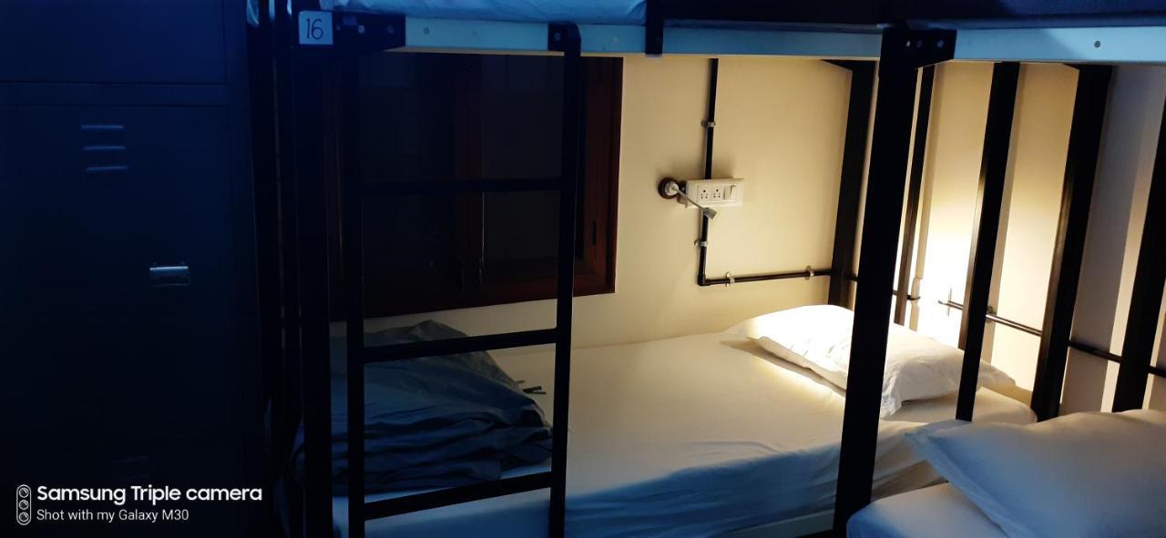 Chirpy Co-Living Space & Hostel Бангалор Екстериор снимка